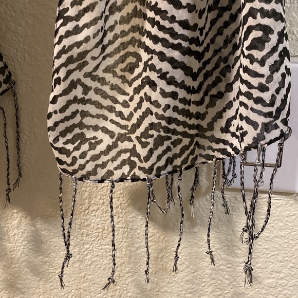 Scarf - Picture 3 of 5